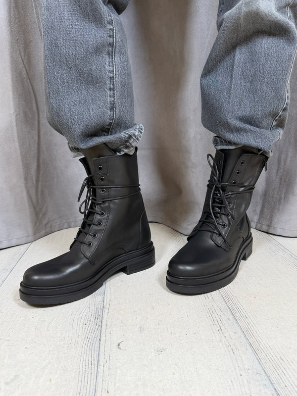 Anfibio in pelle nero Ovyé