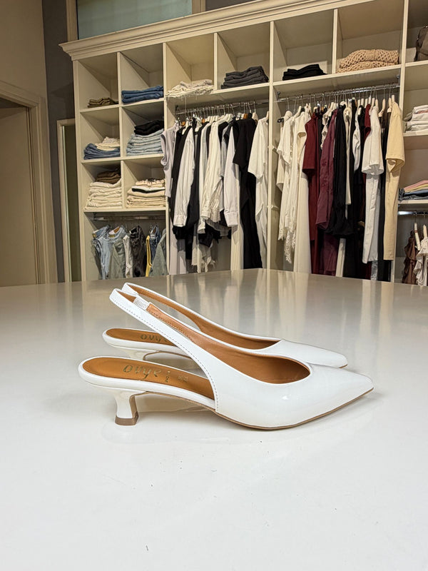 Slingback in vernice burro