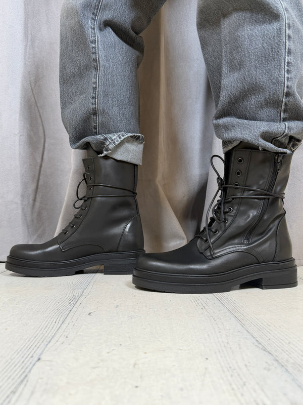 Anfibio in pelle nero Ovyé