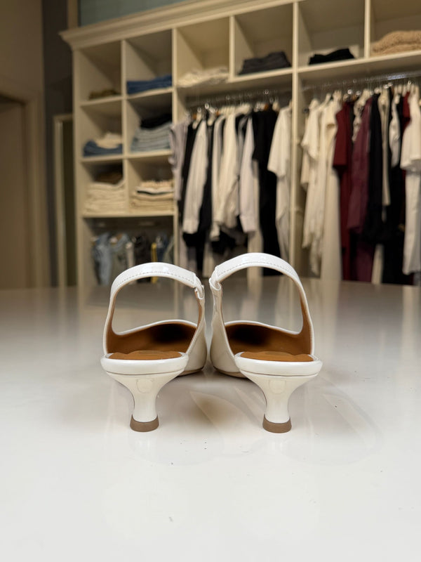 Slingback in vernice burro