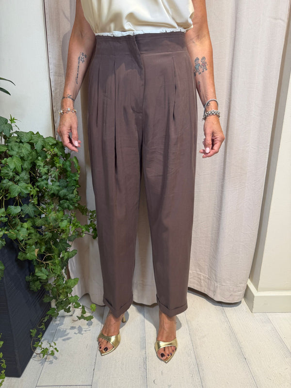 Pantalone pince vita alta